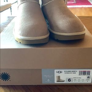UGG CLASSIC SHORT II
